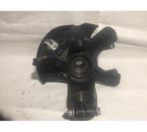 Кулак поворотный Передний Правый