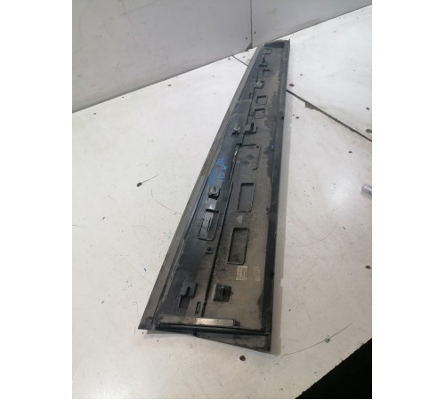 Накладка двери передняя левая (нижняя)