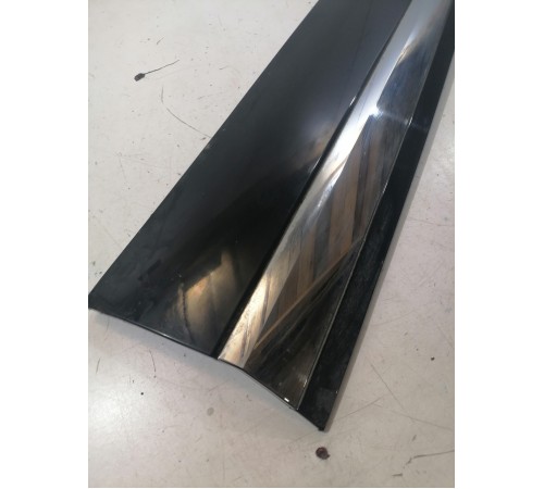 Накладка двери передняя левая (нижняя)