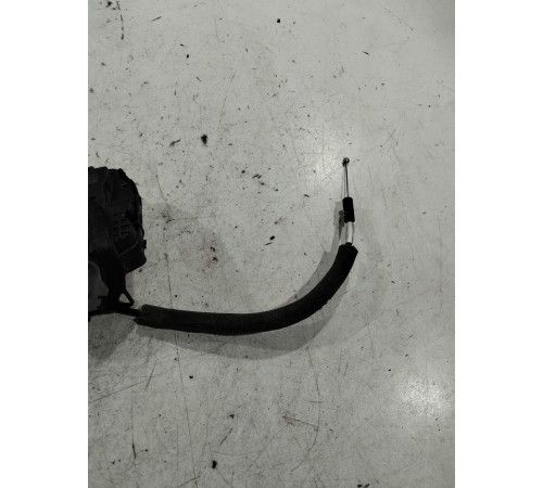 Замок двери (передний правый)