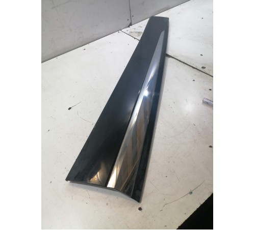 Накладка двери передняя левая (нижняя)