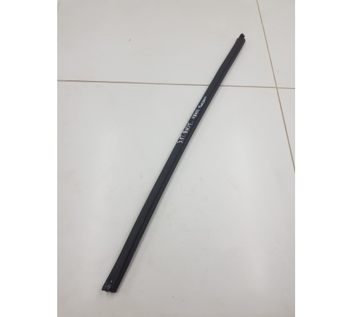 Уплотнитель стекла задний правый внутренний