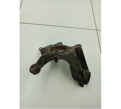 Кулак поворотный передний левый 