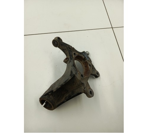 Кулак поворотный передний левый 