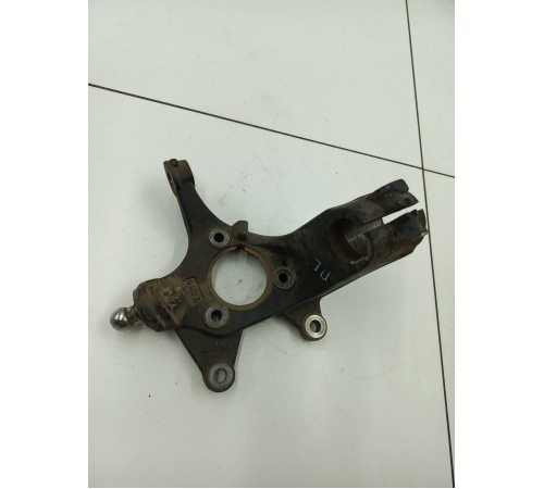 Кулак поворотный передний левый 