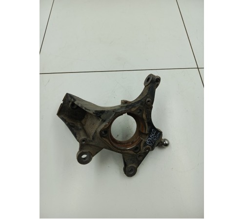 Кулак поворотный передний левый 