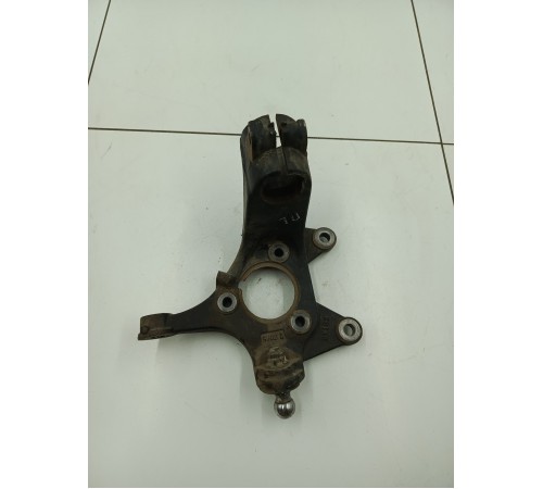 Кулак поворотный передний левый 