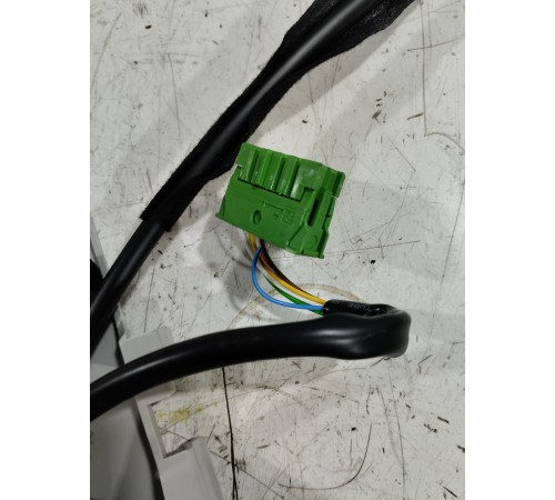 Направляющая шторки багажника левая