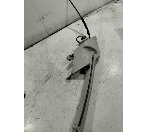 Направляющая шторки багажника левая