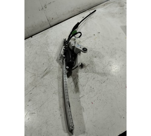 Направляющая шторки багажника левая