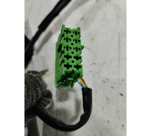 Направляющая шторки багажника левая