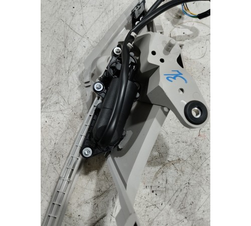 Направляющая шторки багажника левая