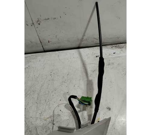 Направляющая шторки багажника левая