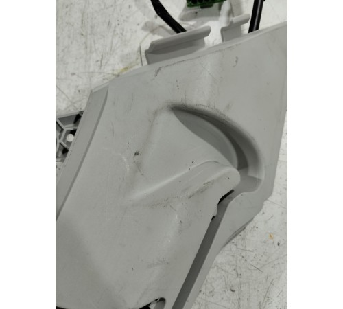 Направляющая шторки багажника левая