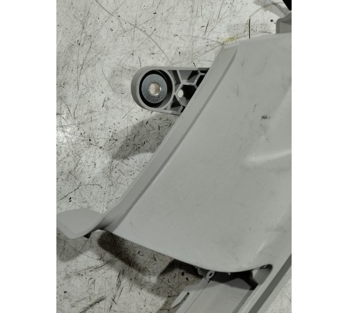 Направляющая шторки багажника левая