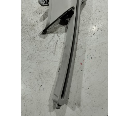 Направляющая шторки багажника левая