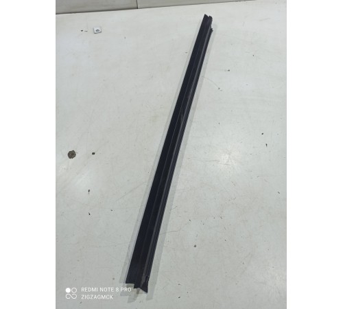 Уплотнитель стекла (передний левый внутренний)