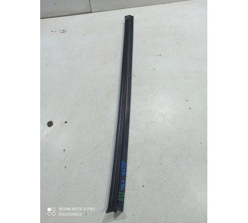 Уплотнитель стекла (передний левый внутренний)