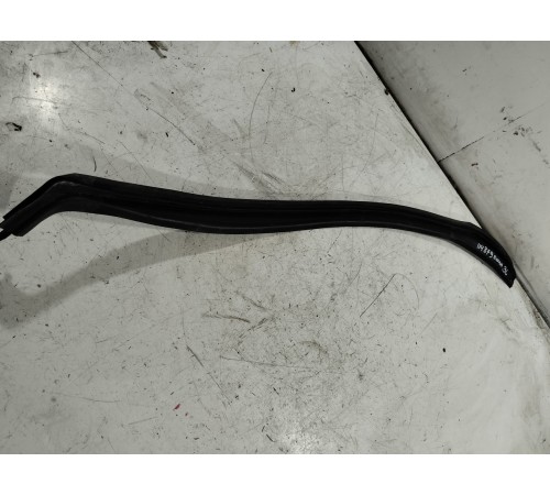 Уплотнитель двери задний левый