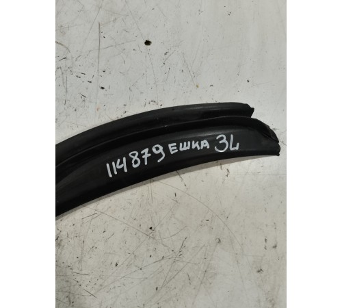 Уплотнитель двери задний левый