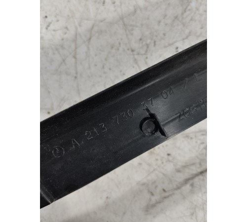 Уплотнитель двери задний левый