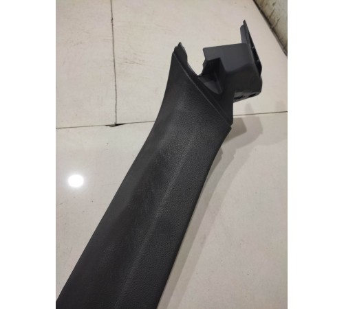 Обшивка двери багажника (правая)