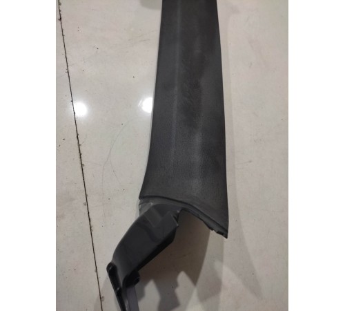 Обшивка двери багажника (правая)