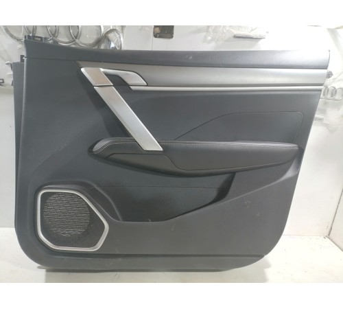 Обшивка двери передняя правая 