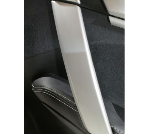 Обшивка двери передняя правая 