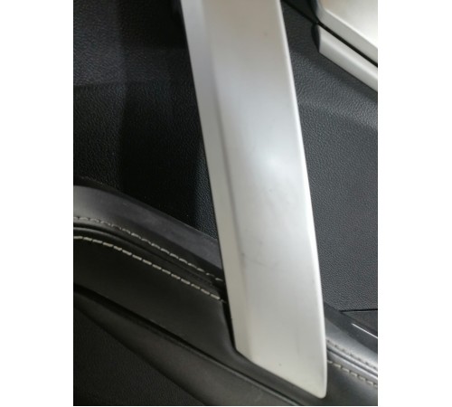 Обшивка двери передняя правая 