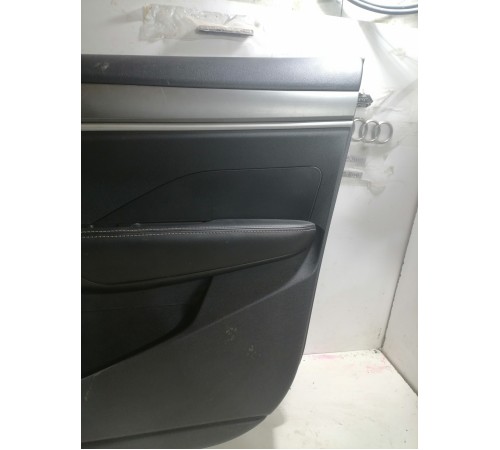 Обшивка двери передняя правая 