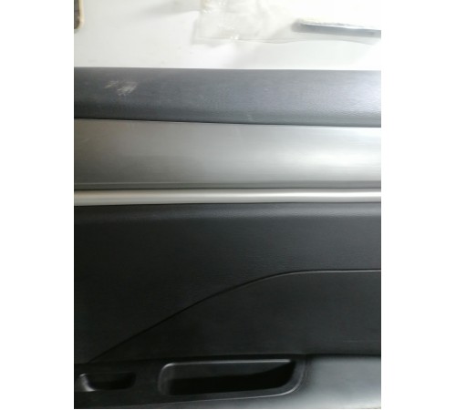 Обшивка двери передняя правая 