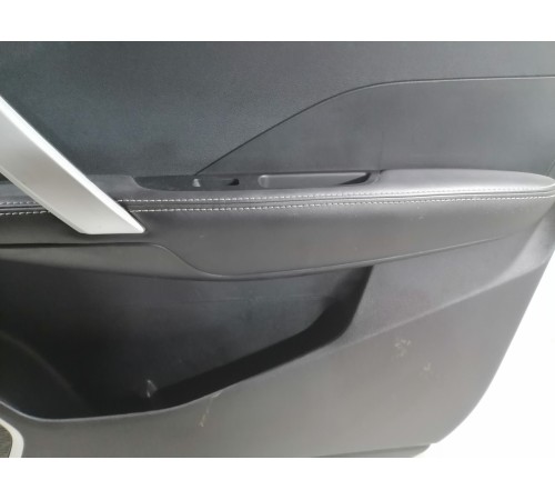 Обшивка двери передняя правая 