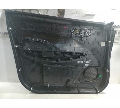 Обшивка двери передняя правая 