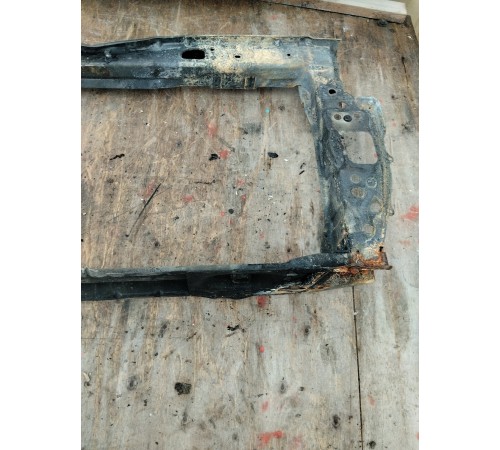 Панель радиатора передняя