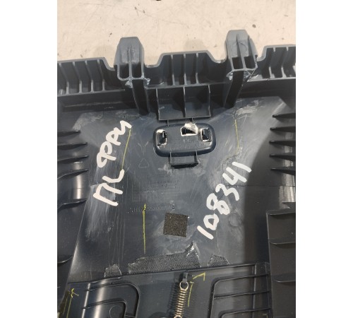 Обшивка центральной стойки(левая верхняя)