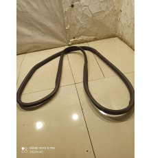 Уплотнитель двери(передний правый)