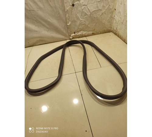 Уплотнитель двери(передний правый)