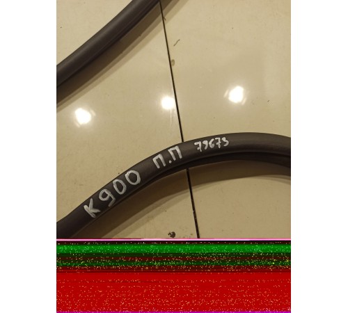 Уплотнитель двери(передний правый)