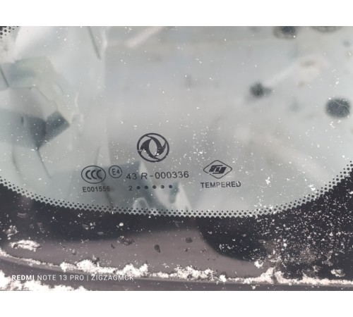 Глухое стекло заднее правое