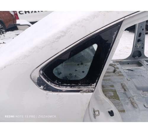 Глухое стекло заднее правое