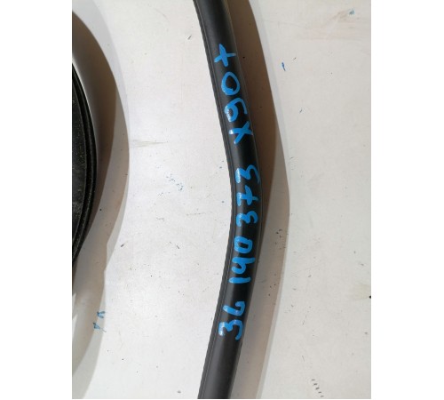 Уплотнитель двери задней левой