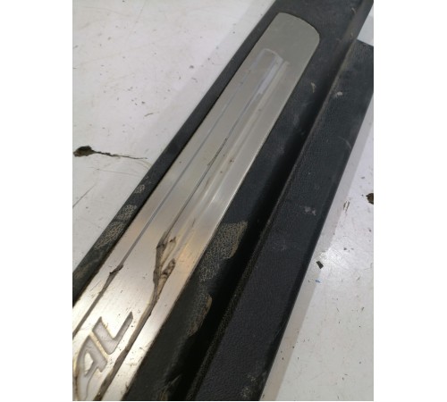 Накладка порога передняя левая