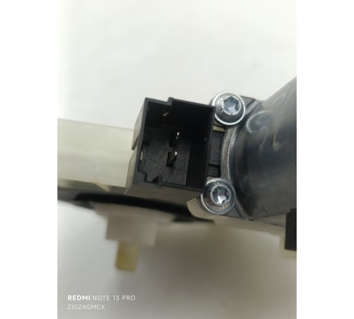 Моторчик стеклоподъемника задний левый