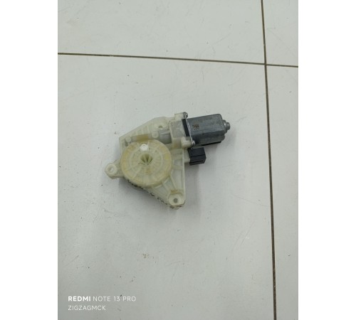 Моторчик стеклоподъемника задний левый