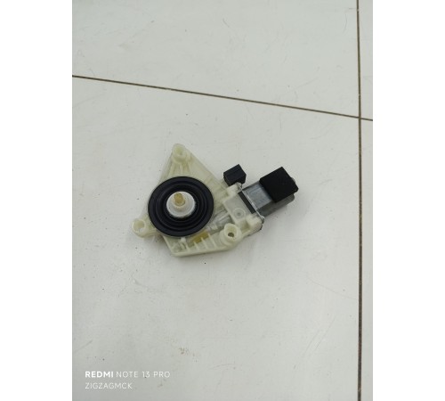 Моторчик стеклоподъемника задний левый