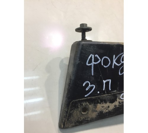 направляющая заднего бампера