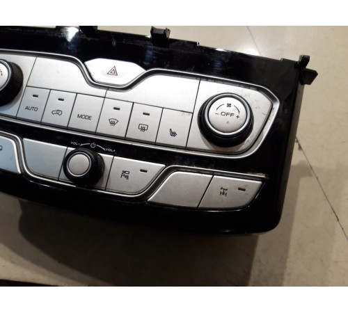 Блок управления климатом(передний)