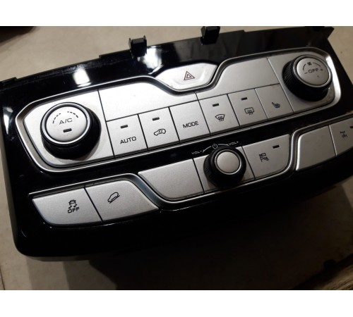 Блок управления климатом(передний)