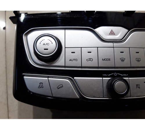 Блок управления климатом(передний)